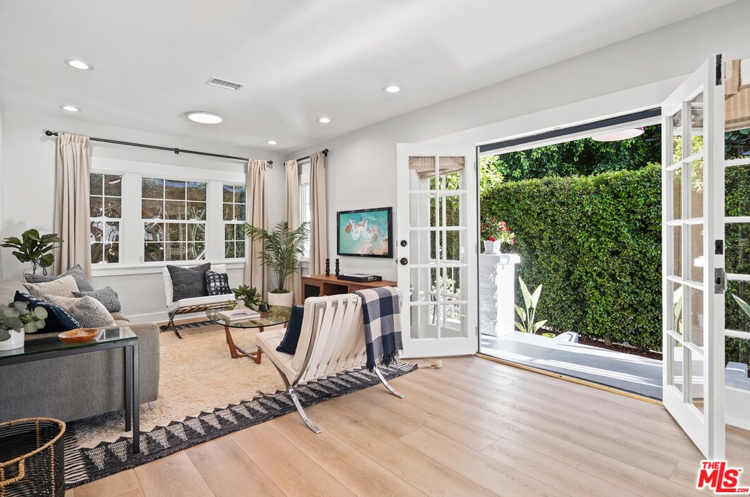 1903 Berkeley Ave, Los Angeles CA  90026-2567 exterior