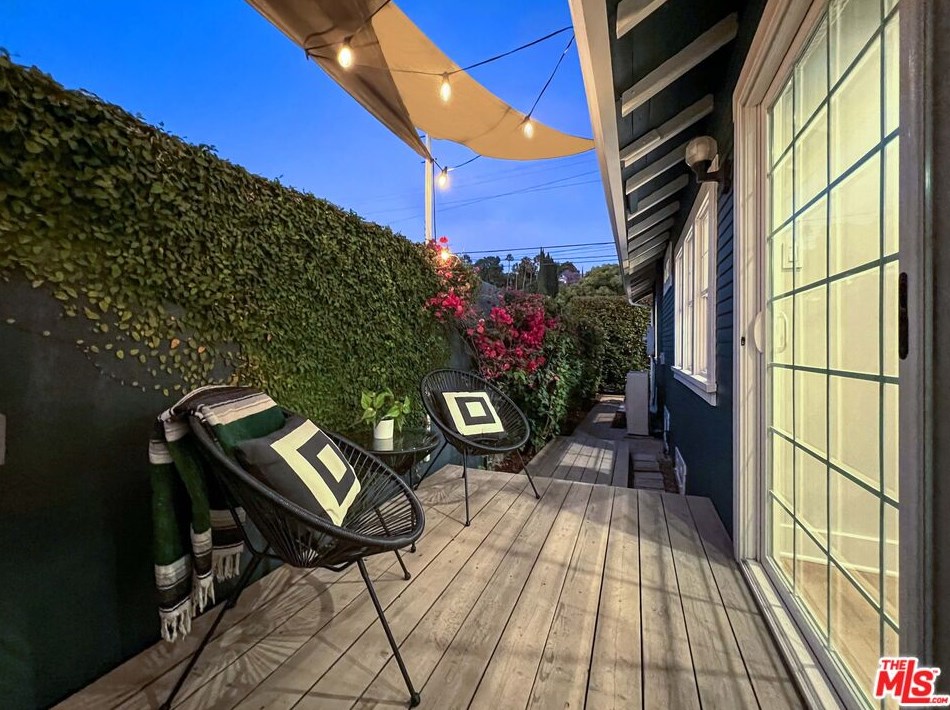 1903 Berkeley Ave, Los Angeles CA  90026-2567 exterior