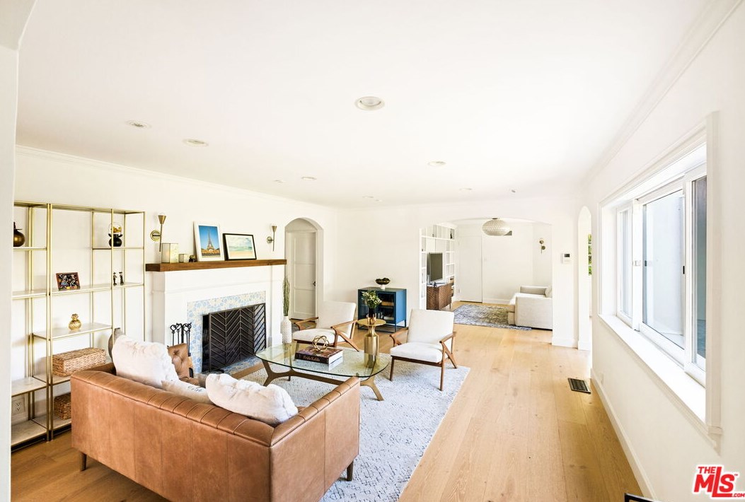 4217 Noble Ave, Van Nuys CA  91403-4012 exterior