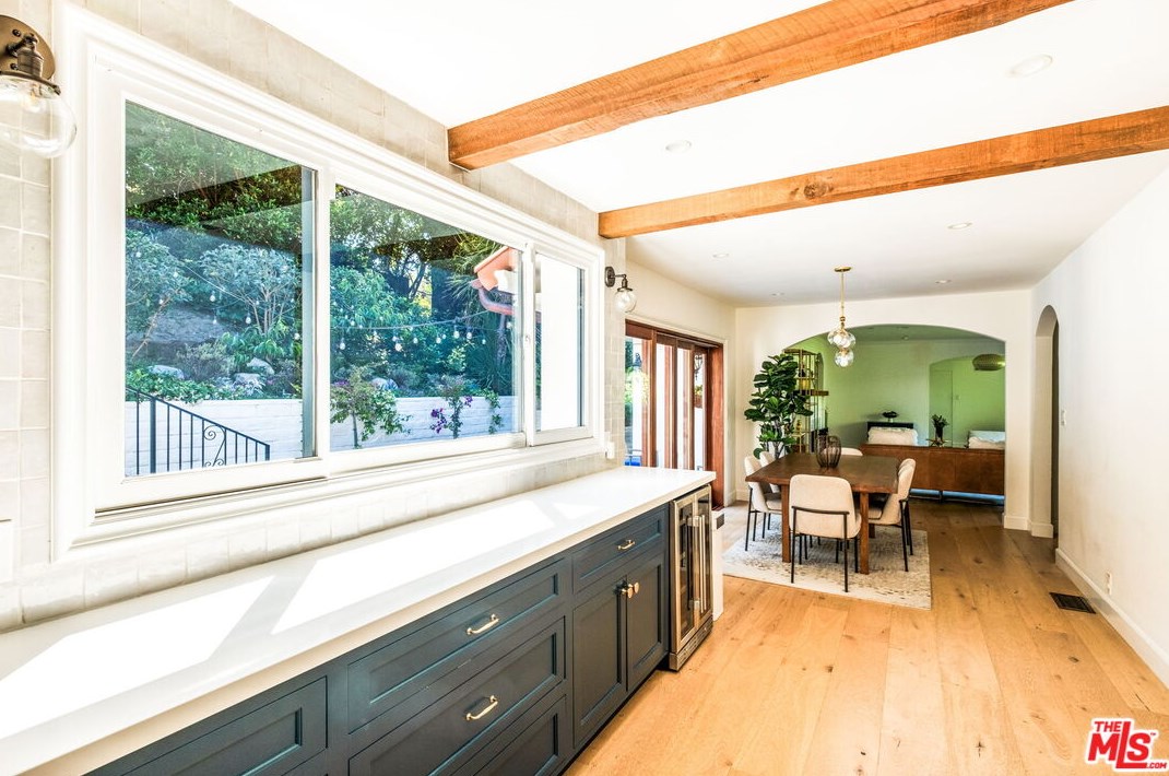 4217 Noble Ave, Van Nuys CA  91403-4012 exterior