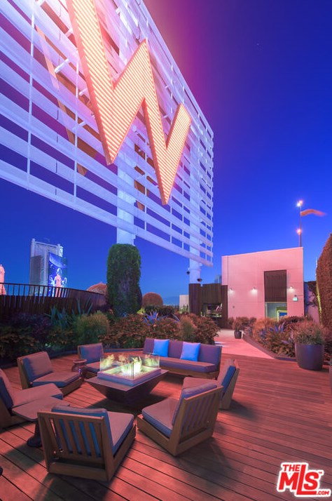 6250 Hollywood Blvd, Los Angeles CA  90028-5325 exterior