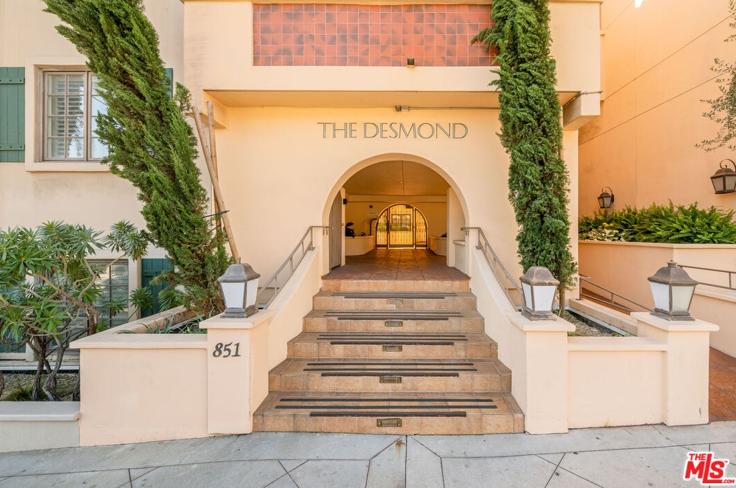 851 San Vicente Blvd, Los Angeles CA  90069-4511 exterior