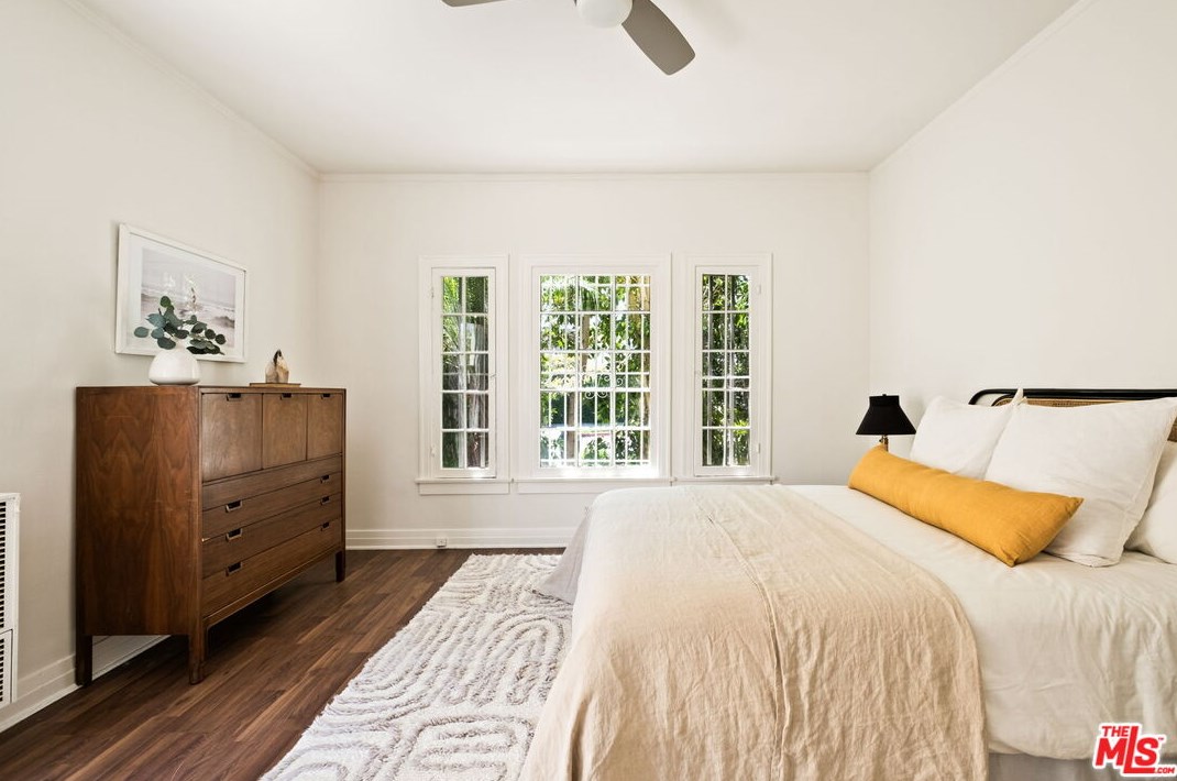1106 Highland Ave, Los Angeles CA  90019-1750 exterior