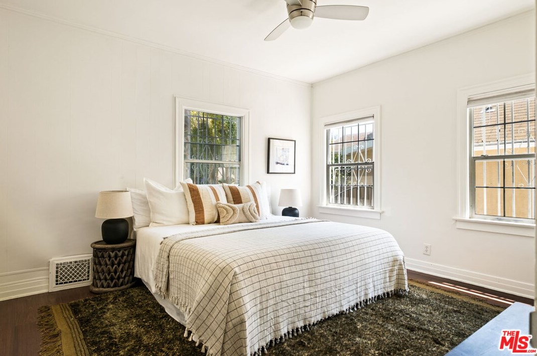 1106 Highland Ave, Los Angeles CA  90019-1750 exterior