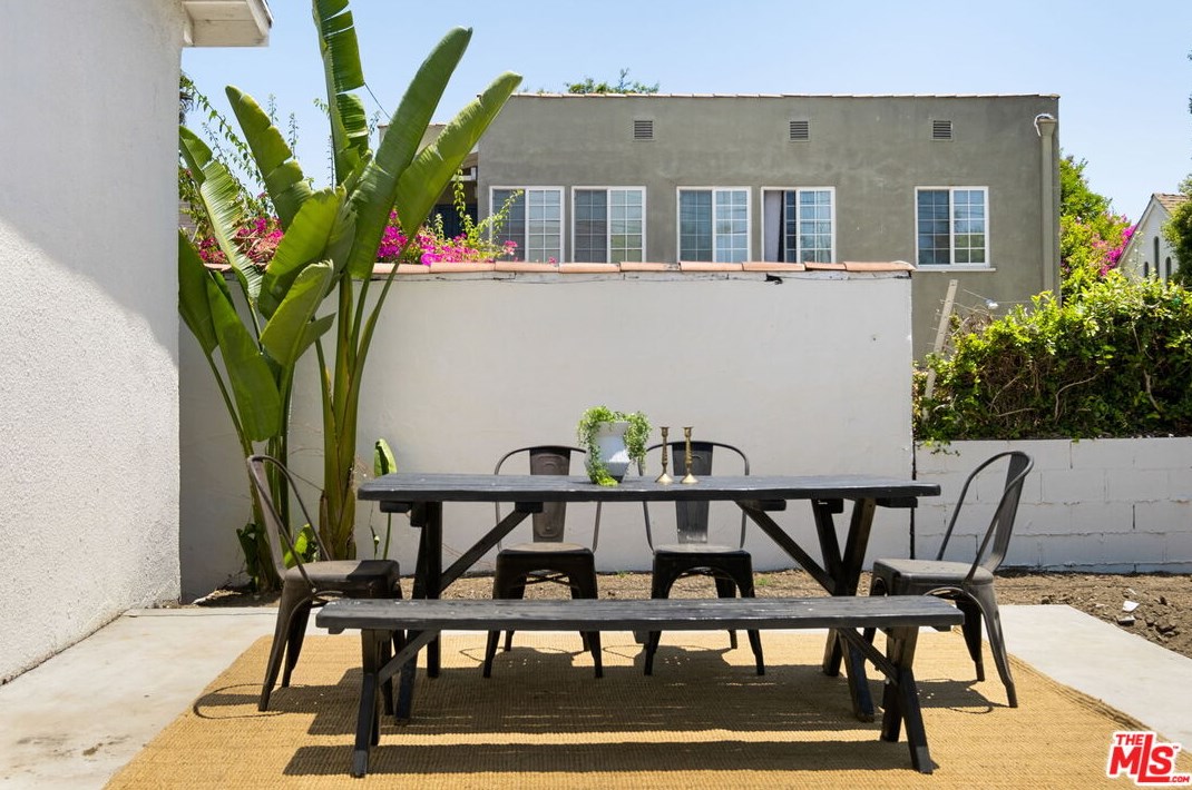 1106 Highland Ave, Los Angeles CA  90019-1750 exterior