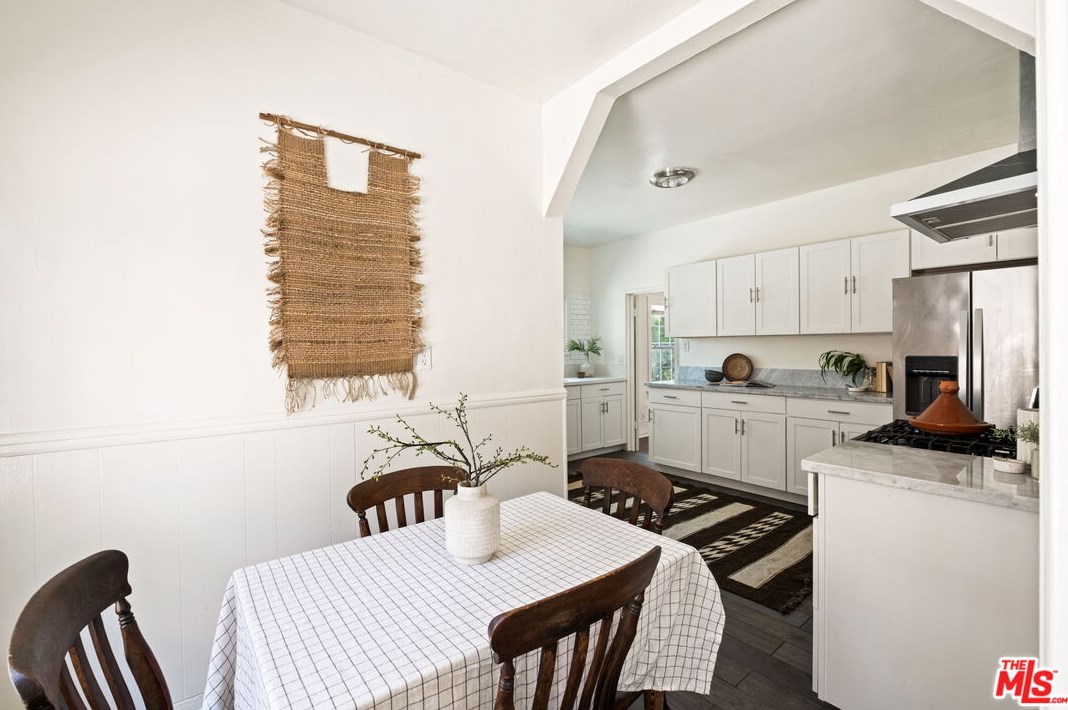 1106 Highland Ave, Los Angeles CA  90019-1750 exterior