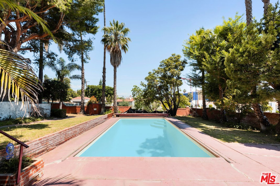 3454 48th St, Los Angeles CA  90043-1203 exterior