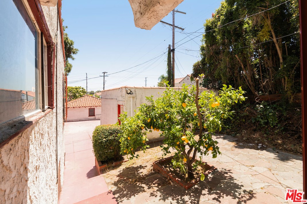 3454 48th St, Los Angeles CA  90043-1203 exterior