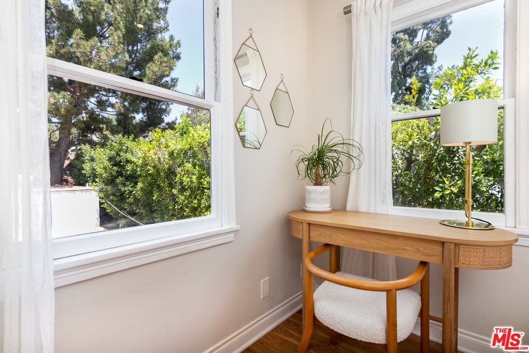 1545 Orange Grove Ave, Los Angeles CA  90019-4923 exterior