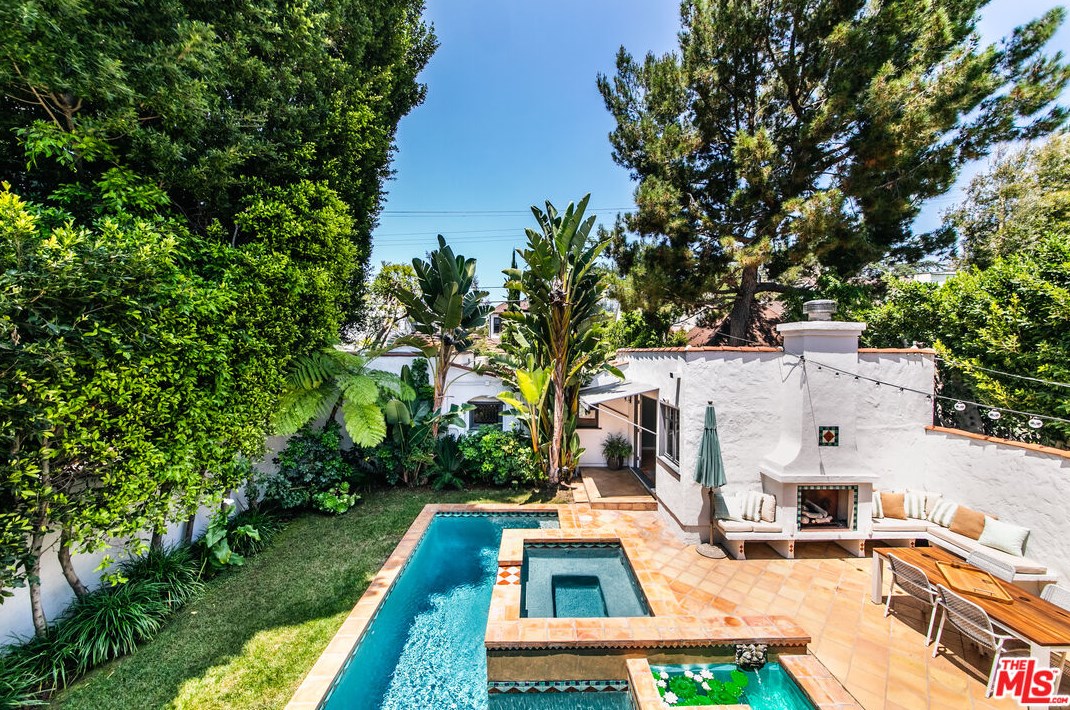 1545 Orange Grove Ave, Los Angeles CA  90019-4923 exterior