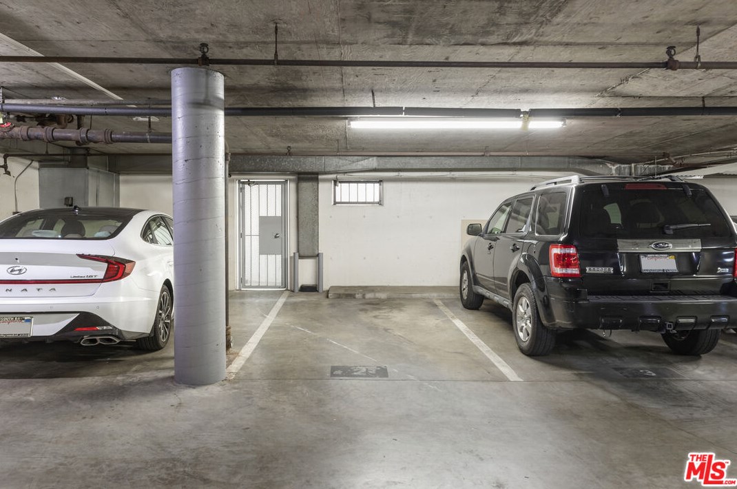 4343 Finley Ave, Los Angeles CA  90027-2853 exterior