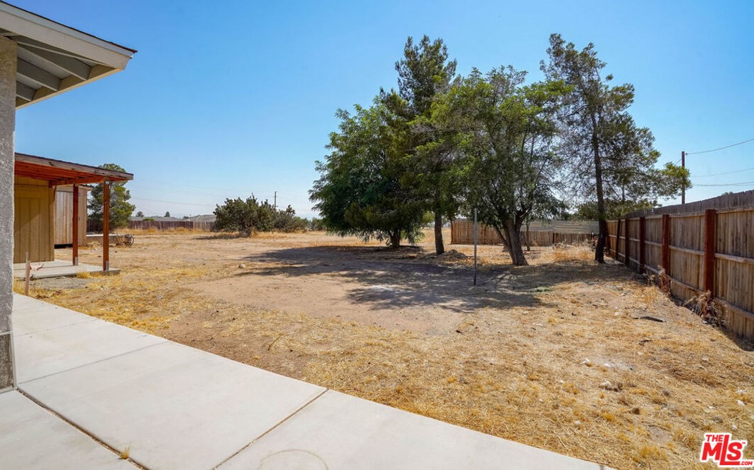 8849 Maple Ave, Hesperia CA  92345-3739 exterior