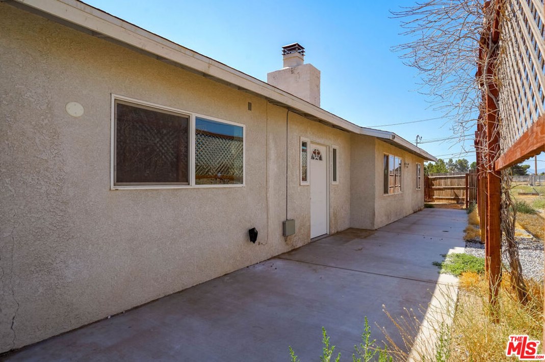 8849 Maple Ave, Hesperia CA  92345-3739 exterior