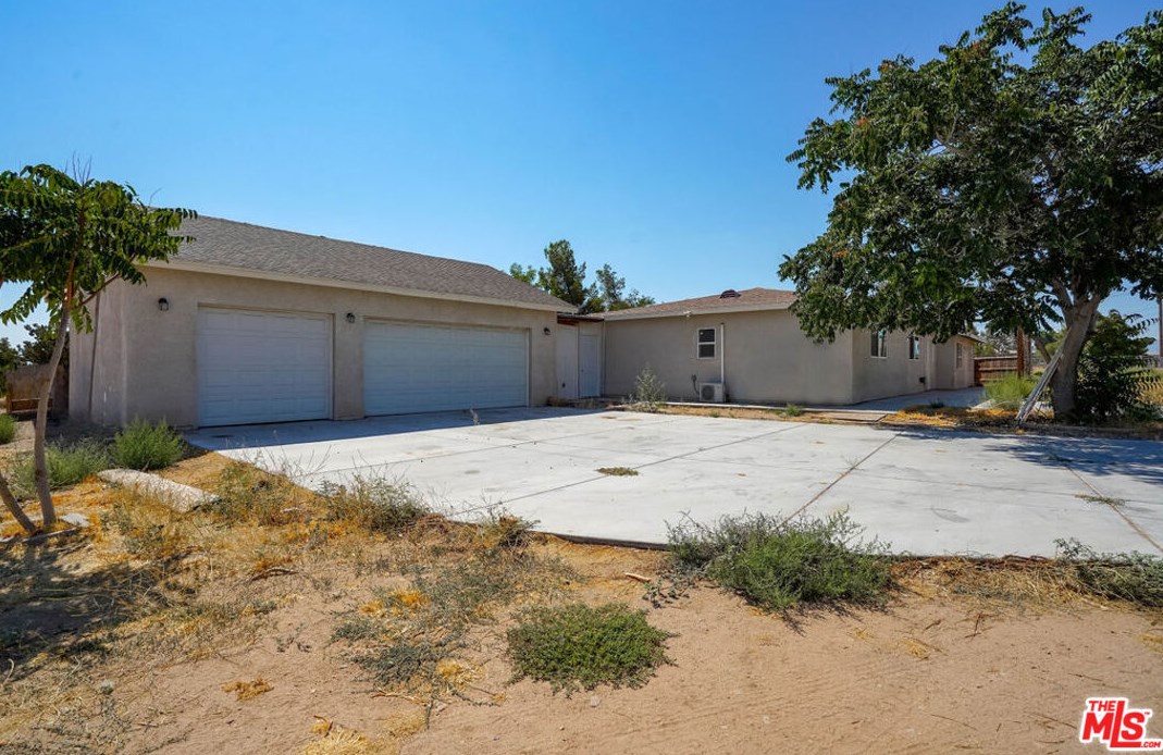 8849 Maple Ave, Hesperia CA  92345-3739 exterior