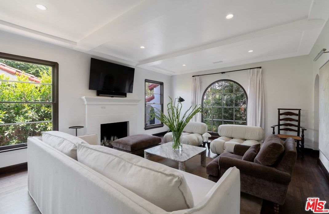 1829 Holt Ave, Los Angeles CA  90035-4307 exterior