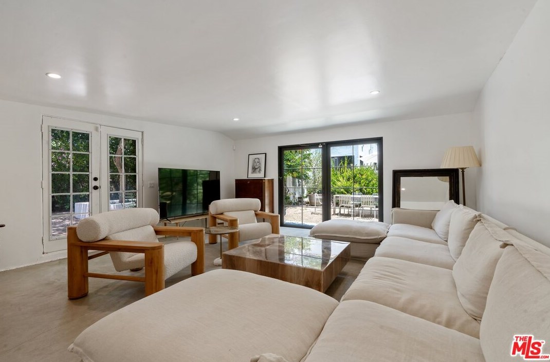 1829 Holt Ave, Los Angeles CA  90035-4307 exterior