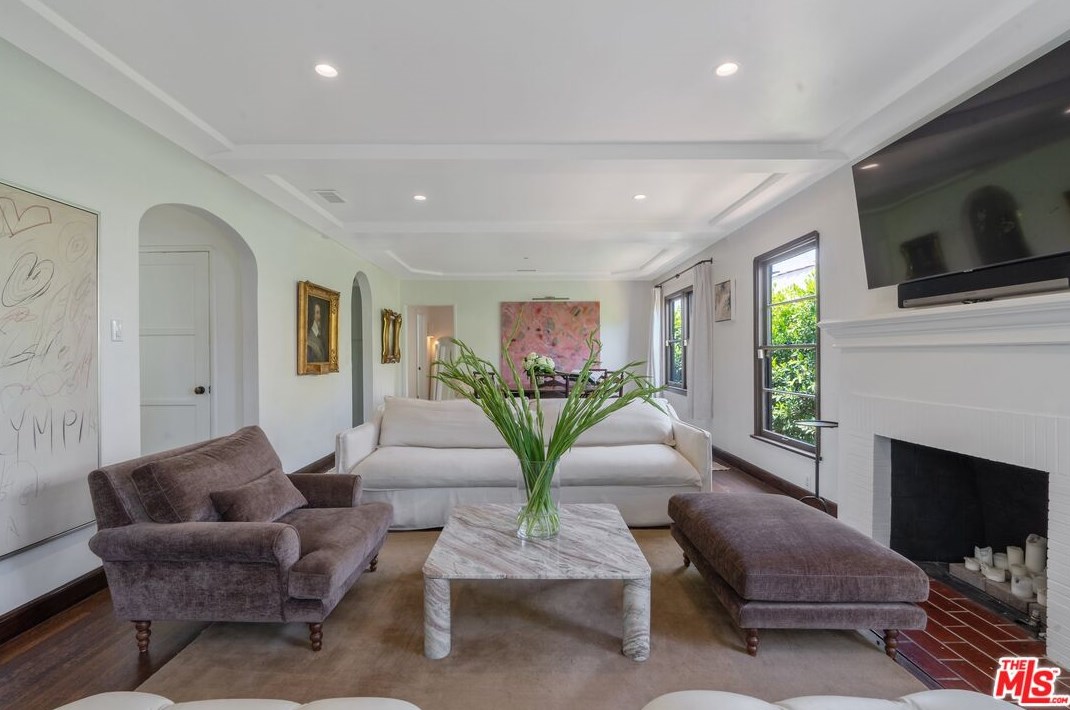 1829 Holt Ave, Los Angeles CA  90035-4307 exterior