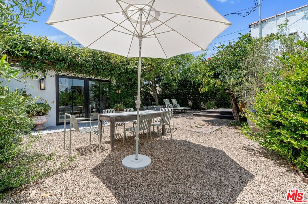 1829 Holt Ave, Los Angeles CA  90035-4307 exterior