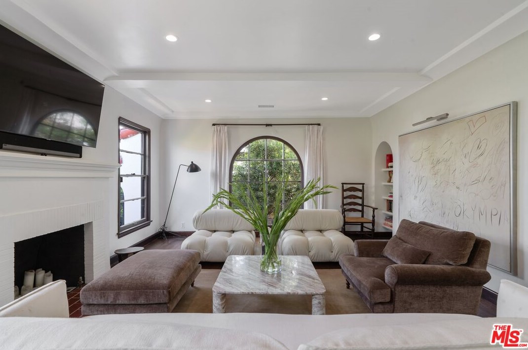 1829 Holt Ave, Los Angeles CA  90035-4307 exterior