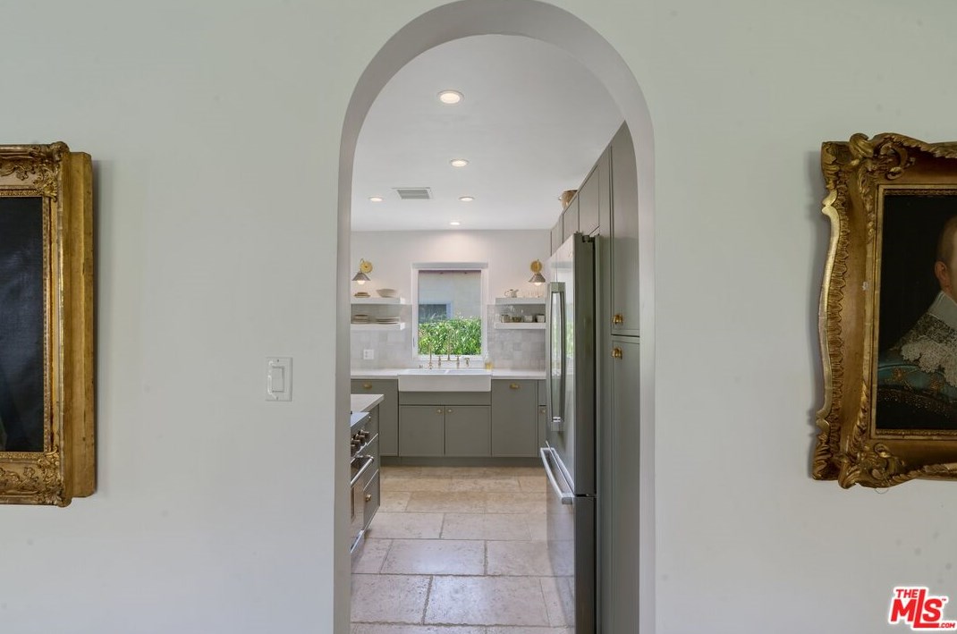 1829 Holt Ave, Los Angeles CA  90035-4307 exterior