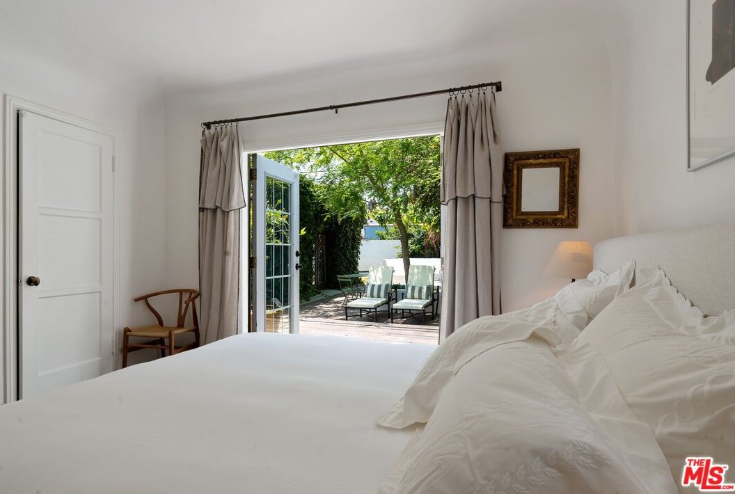 1829 Holt Ave, Los Angeles CA  90035-4307 exterior