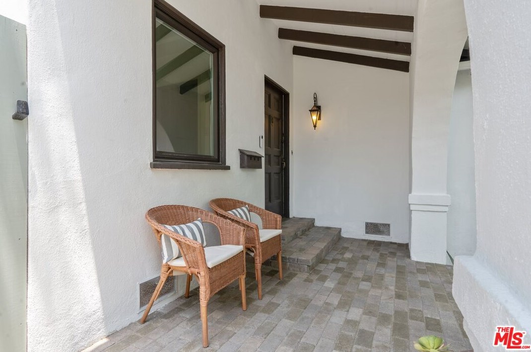 1829 Holt Ave, Los Angeles CA  90035-4307 exterior