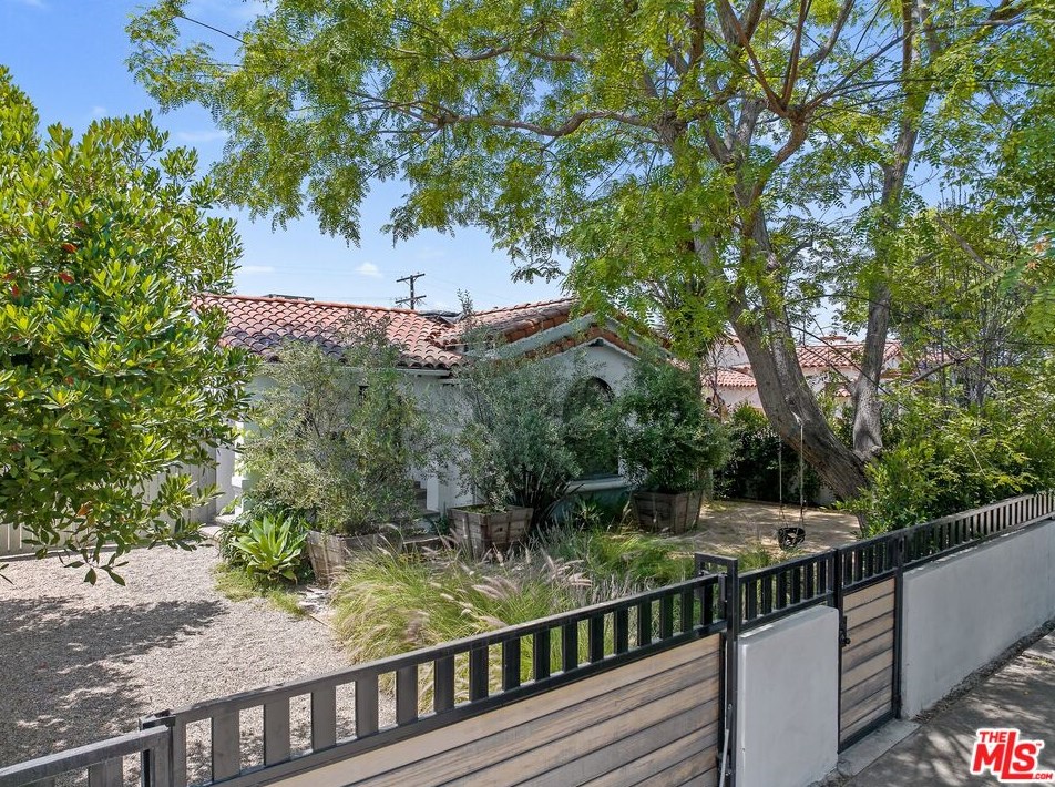 1829 Holt Ave, Los Angeles CA  90035-4307 exterior