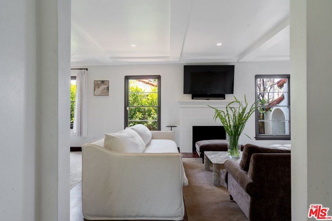 1829 Holt Ave, Los Angeles CA  90035-4307 exterior