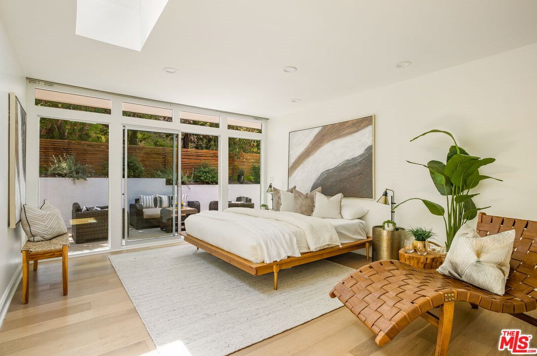 15418 Hamner Dr, Los Angeles CA  90077-1803 exterior
