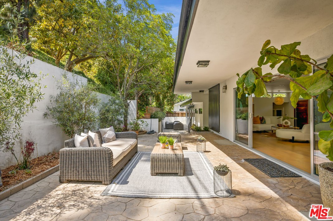 15418 Hamner Dr, Los Angeles CA  90077-1803 exterior