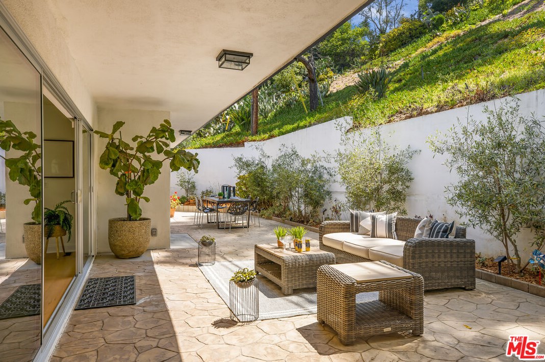 15418 Hamner Dr, Los Angeles CA  90077-1803 exterior