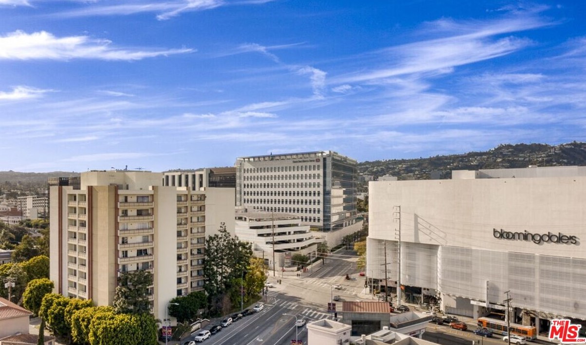 321 San Vicente Blvd, Los Angeles CA  90048-3359 exterior