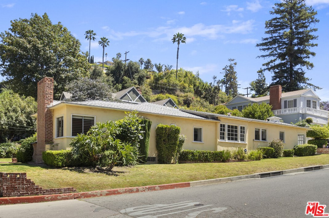 2550 Canyon Dr, Los Angeles CA  90068-2416 exterior