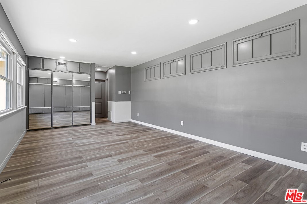 2550 Canyon Dr, Los Angeles CA  90068-2416 exterior