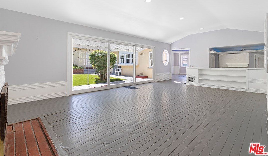 2550 Canyon Dr, Los Angeles CA  90068-2416 exterior