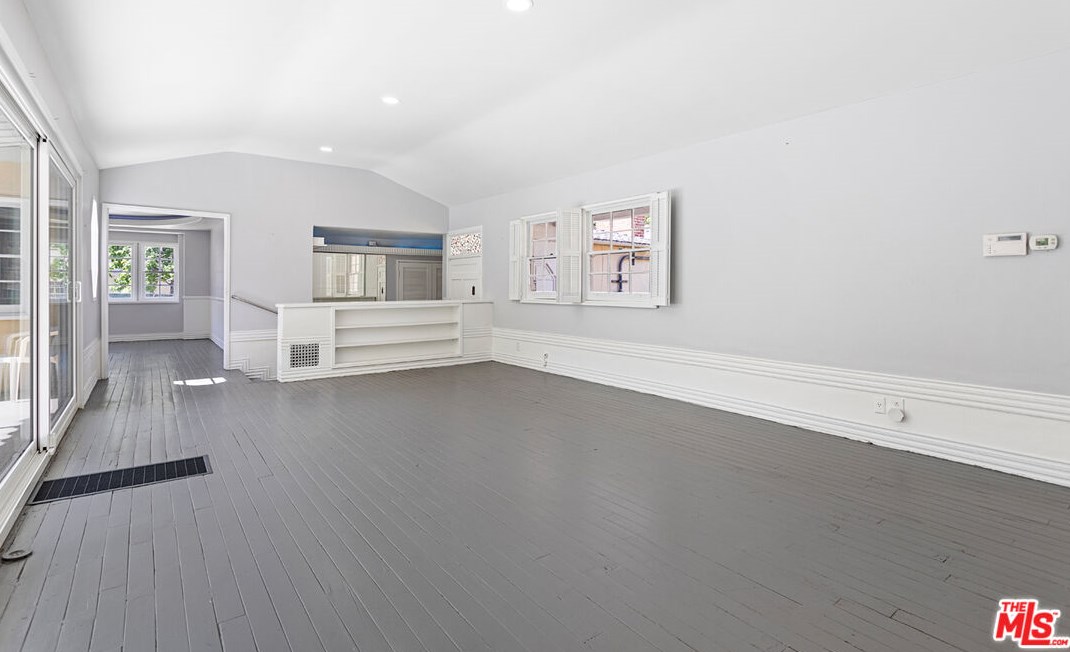 2550 Canyon Dr, Los Angeles CA  90068-2416 exterior