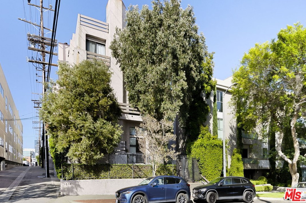 1814 Thayer Ave, Los Angeles CA  90025-4943 exterior