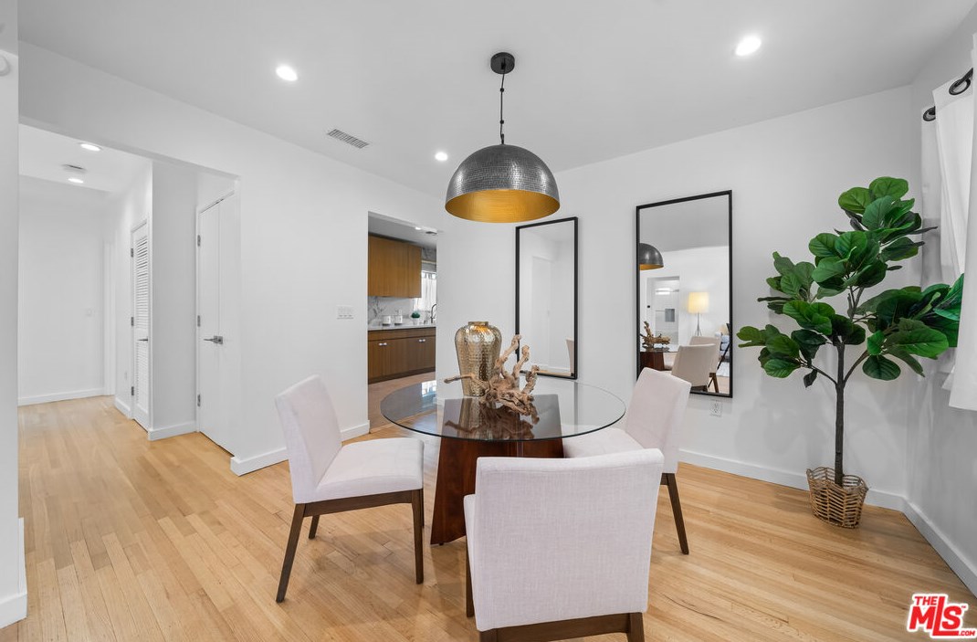 1821 Dunsmuir Ave, Los Angeles CA  90019-5228 exterior