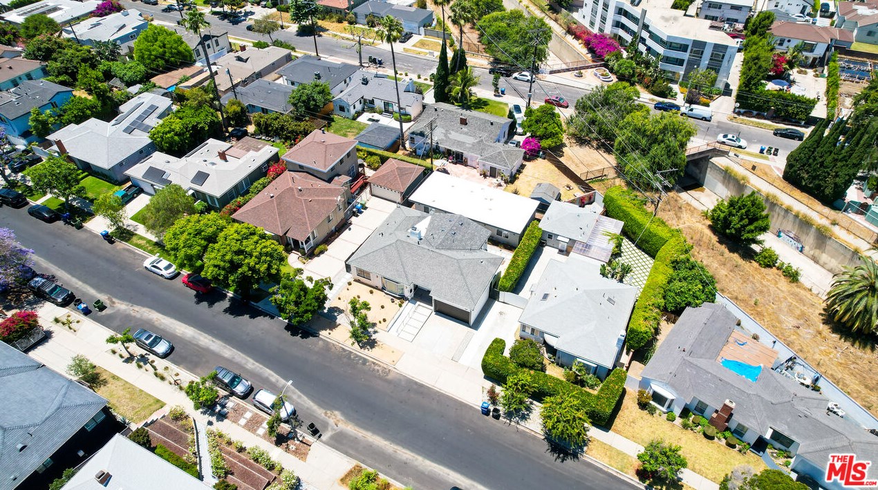 1821 Dunsmuir Ave, Los Angeles CA  90019-5228 exterior