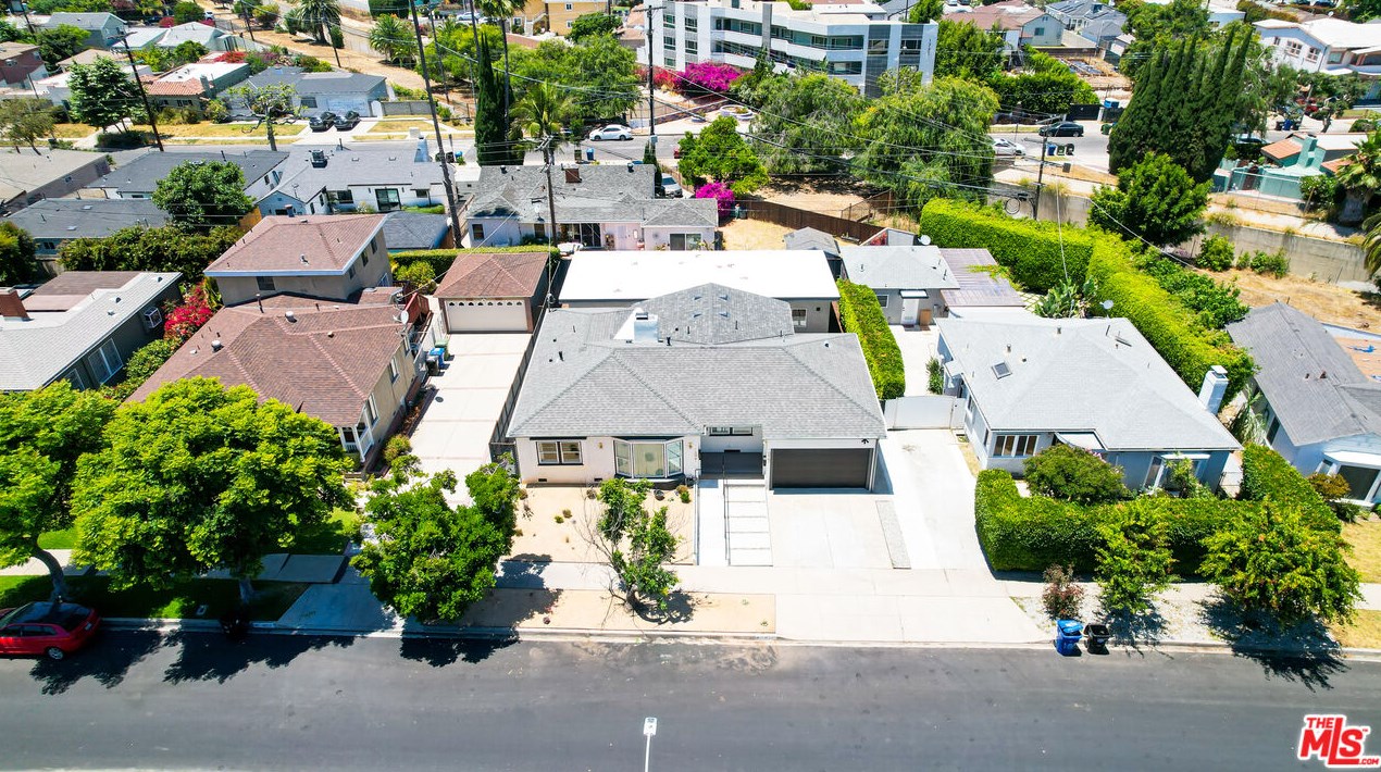 1821 Dunsmuir Ave, Los Angeles CA  90019-5228 exterior