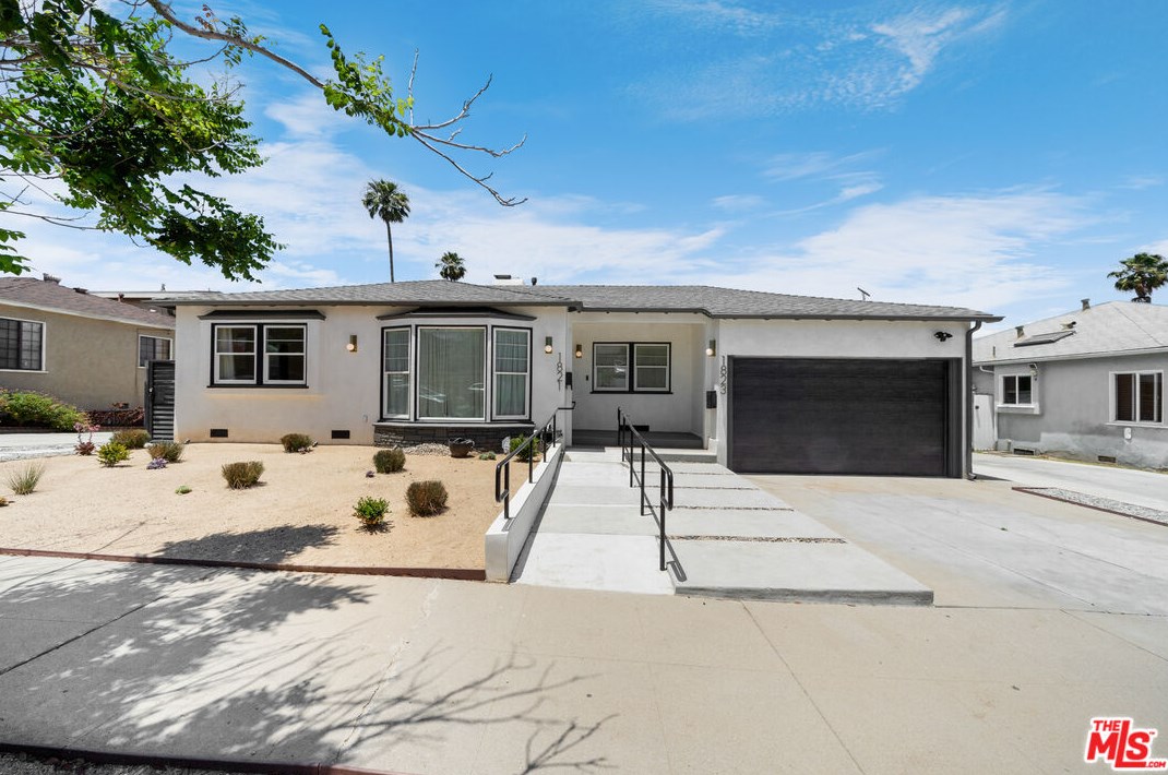 1821 Dunsmuir Ave, Los Angeles CA  90019-5228 exterior