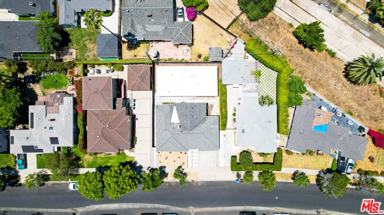 1821 Dunsmuir Ave, Los Angeles CA  90019-5228 exterior