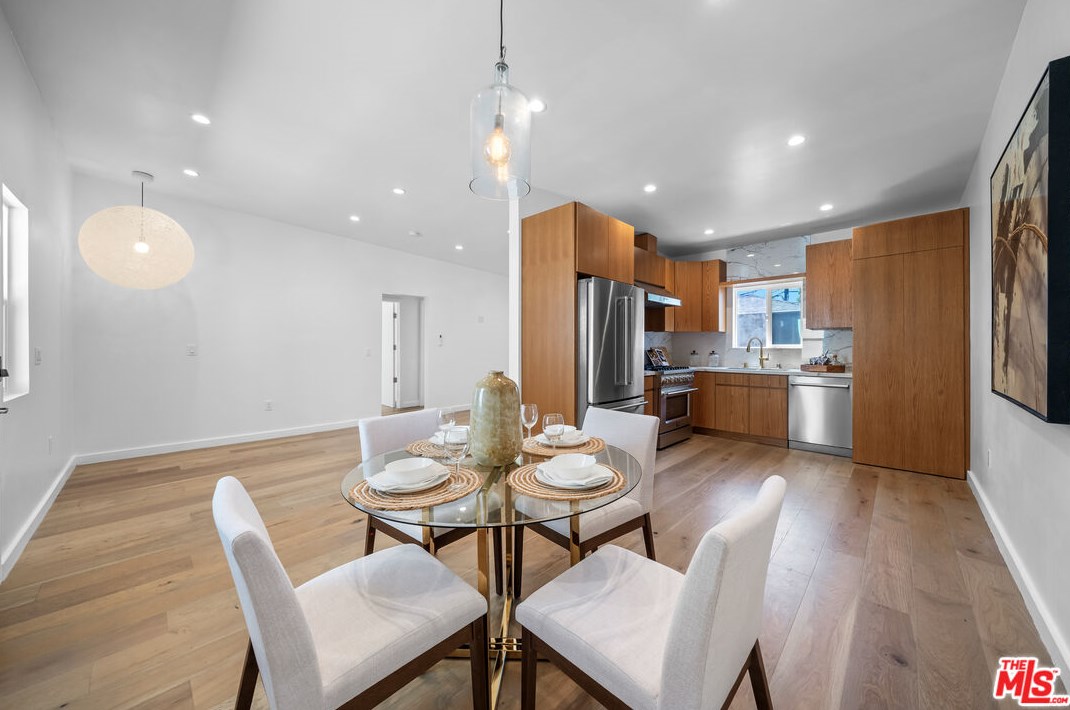 1821 Dunsmuir Ave, Los Angeles CA  90019-5228 exterior