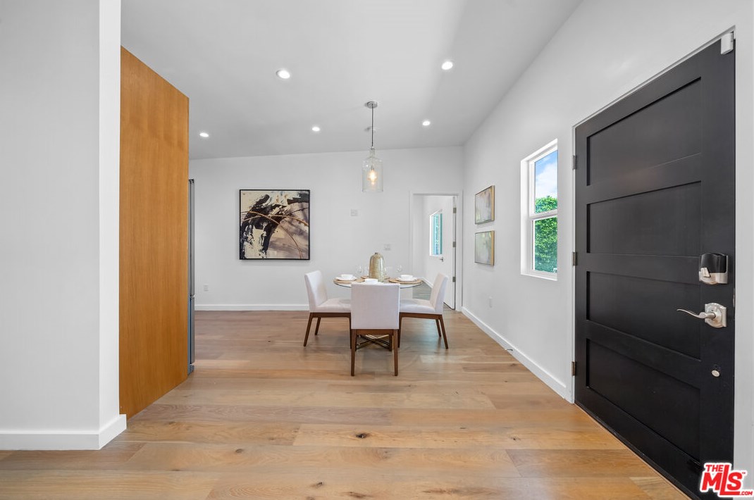 1821 Dunsmuir Ave, Los Angeles CA  90019-5228 exterior