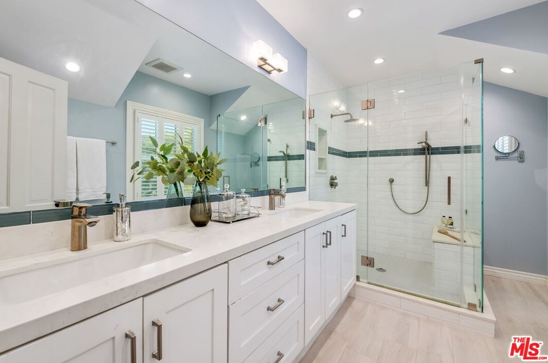 740 Thayer Ave, Los Angeles CA  90024-3332 exterior