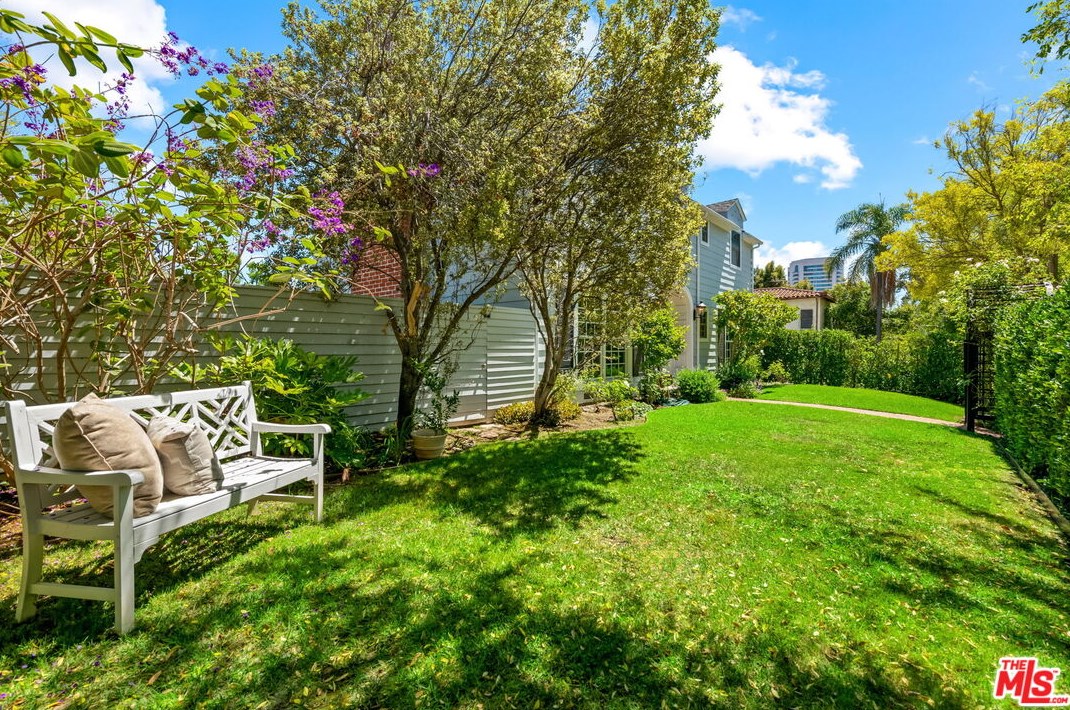 740 Thayer Ave, Los Angeles CA  90024-3332 exterior