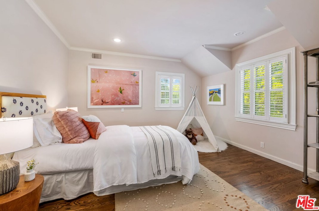 740 Thayer Ave, Los Angeles CA  90024-3332 exterior