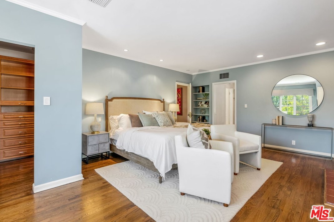 740 Thayer Ave, Los Angeles CA  90024-3332 exterior