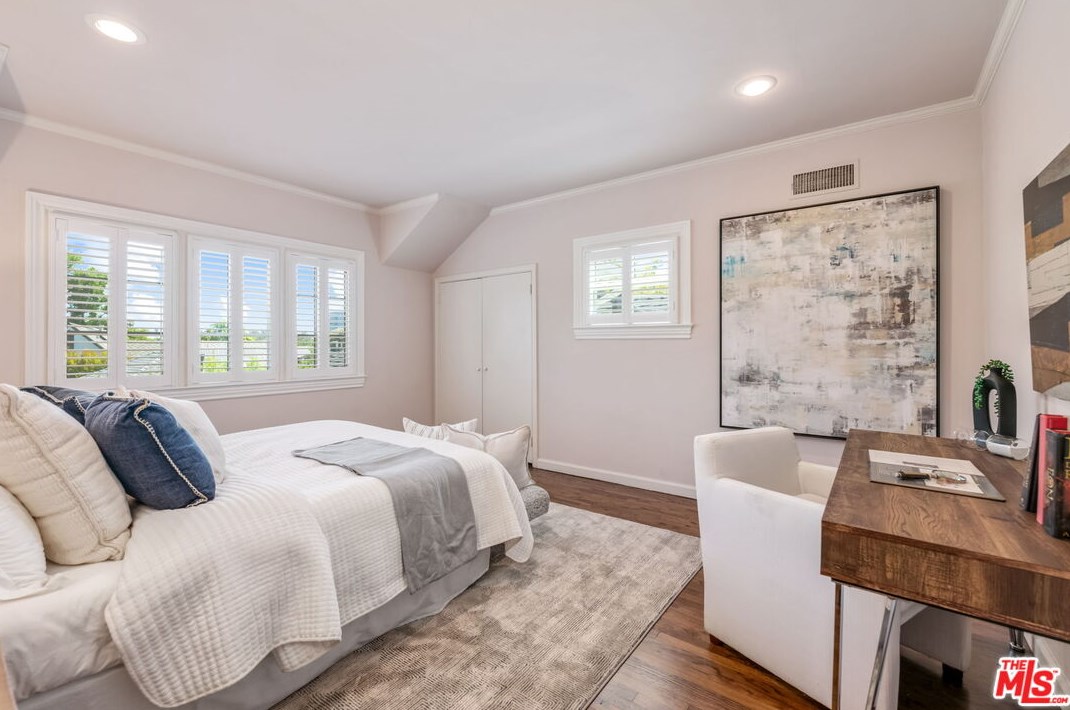 740 Thayer Ave, Los Angeles CA  90024-3332 exterior