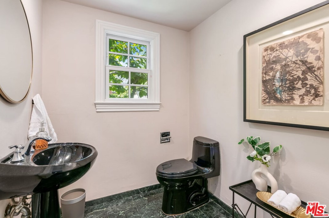 740 Thayer Ave, Los Angeles CA  90024-3332 exterior